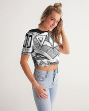 Load image into Gallery viewer, Craglines Shift Women's Twist-Front Cropped Tee