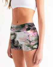 Load image into Gallery viewer, Chalkwater Crush Women's Mid-Rise Yoga Shorts