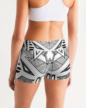 Load image into Gallery viewer, Craglines Shift Women's Mid-Rise Yoga Shorts