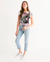 Load image into Gallery viewer, Chalkwater Crush Women&#39;s Tee
